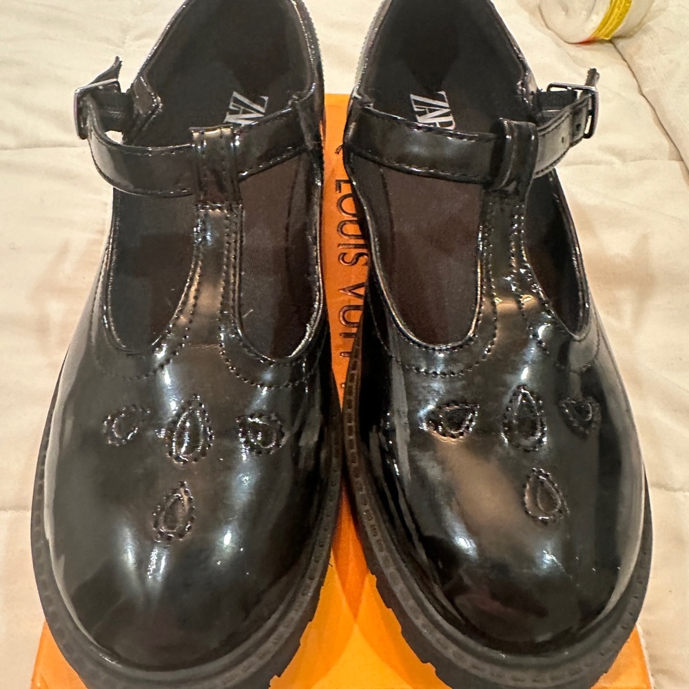 Girls shoes